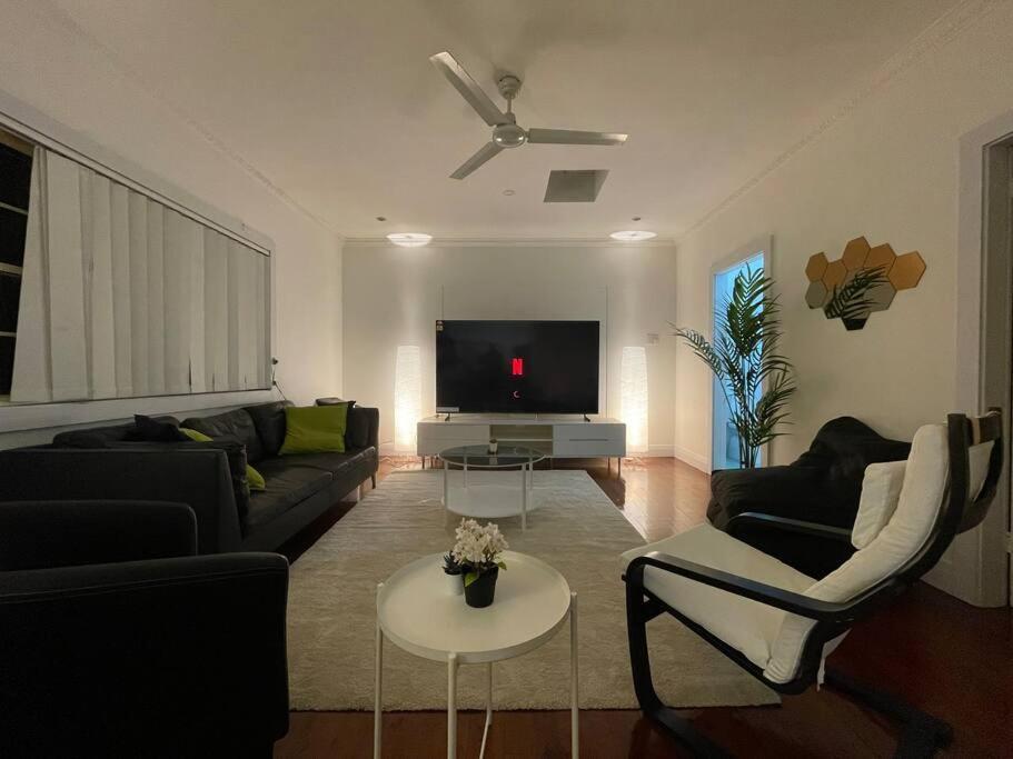 Ferienhaus Spacious House With Queen Beds Cinema *